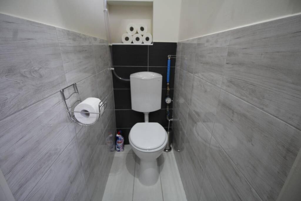 High Street Apartman Мішкольц Екстер'єр фото