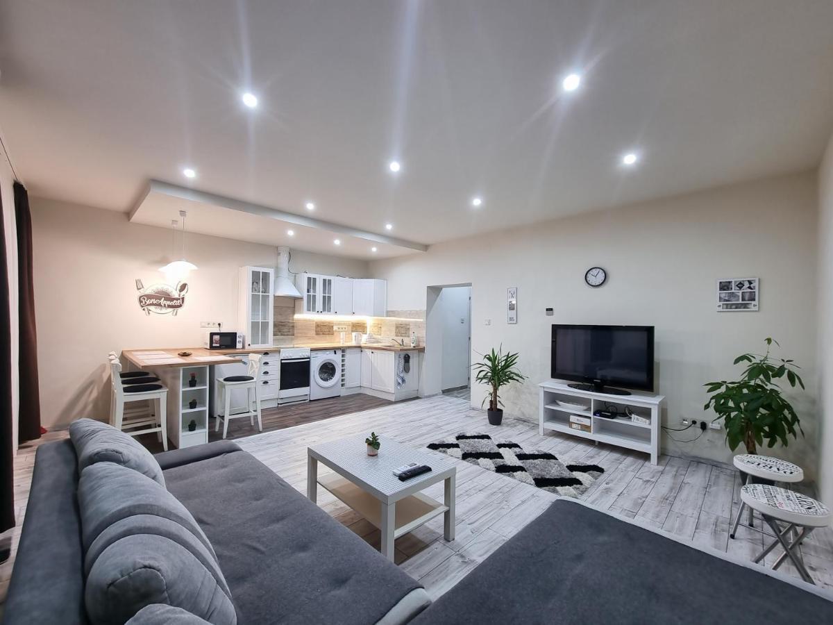 High Street Apartman Мішкольц Екстер'єр фото
