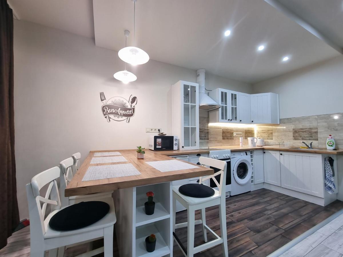 High Street Apartman Мішкольц Екстер'єр фото