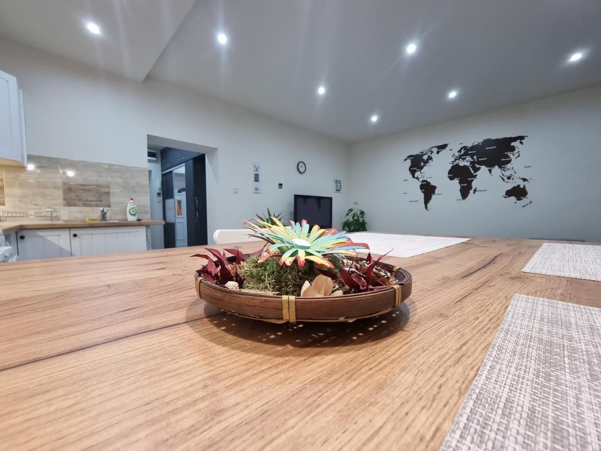 High Street Apartman Мішкольц Екстер'єр фото