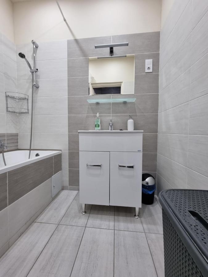 High Street Apartman Мішкольц Екстер'єр фото