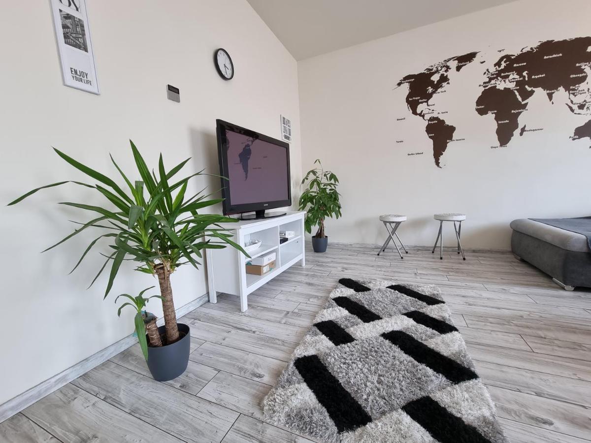 High Street Apartman Мішкольц Екстер'єр фото