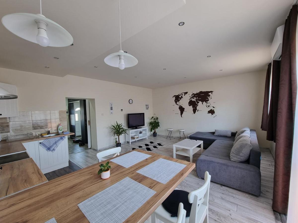 High Street Apartman Мішкольц Екстер'єр фото